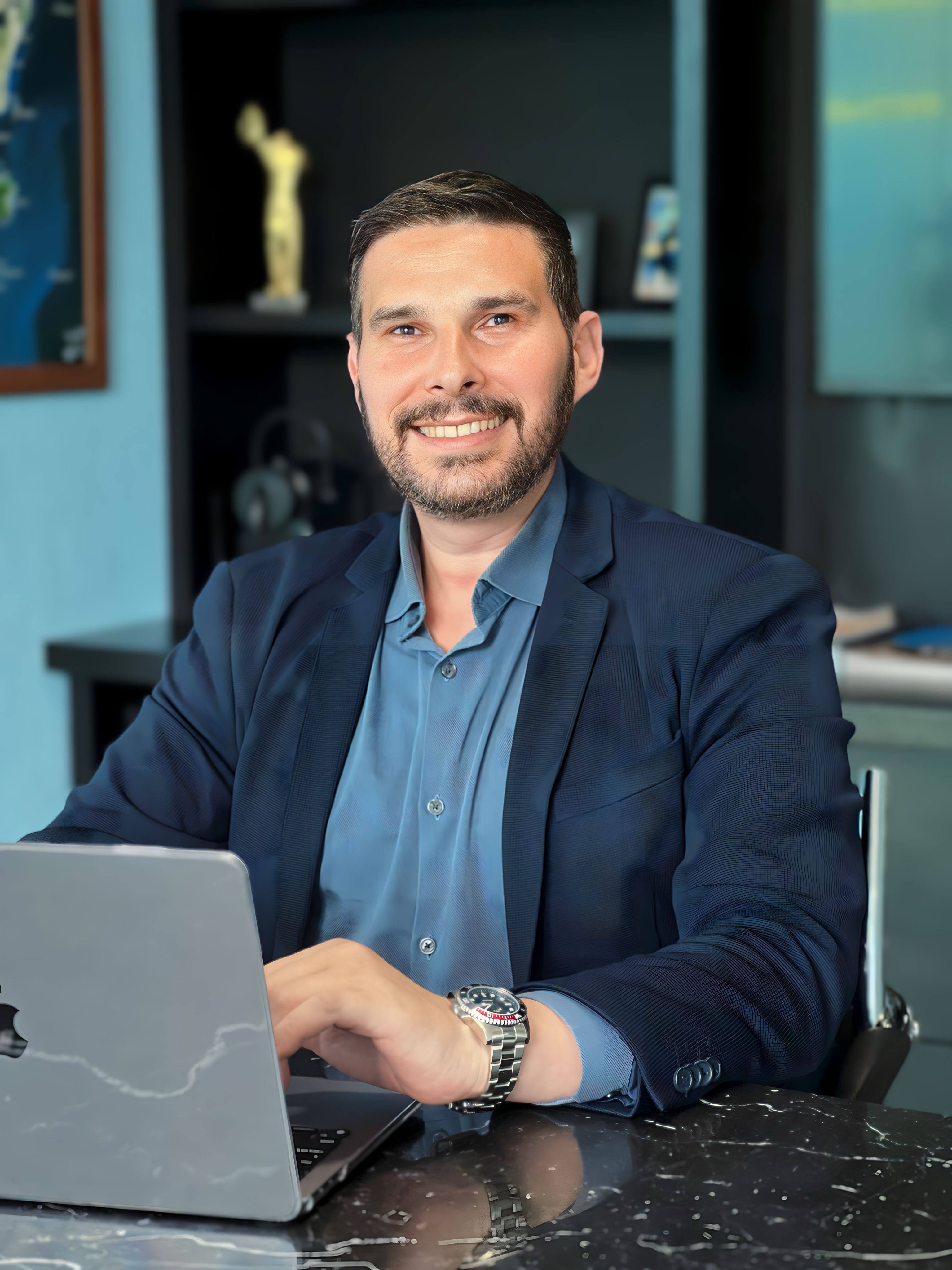 LUIS FRAGA