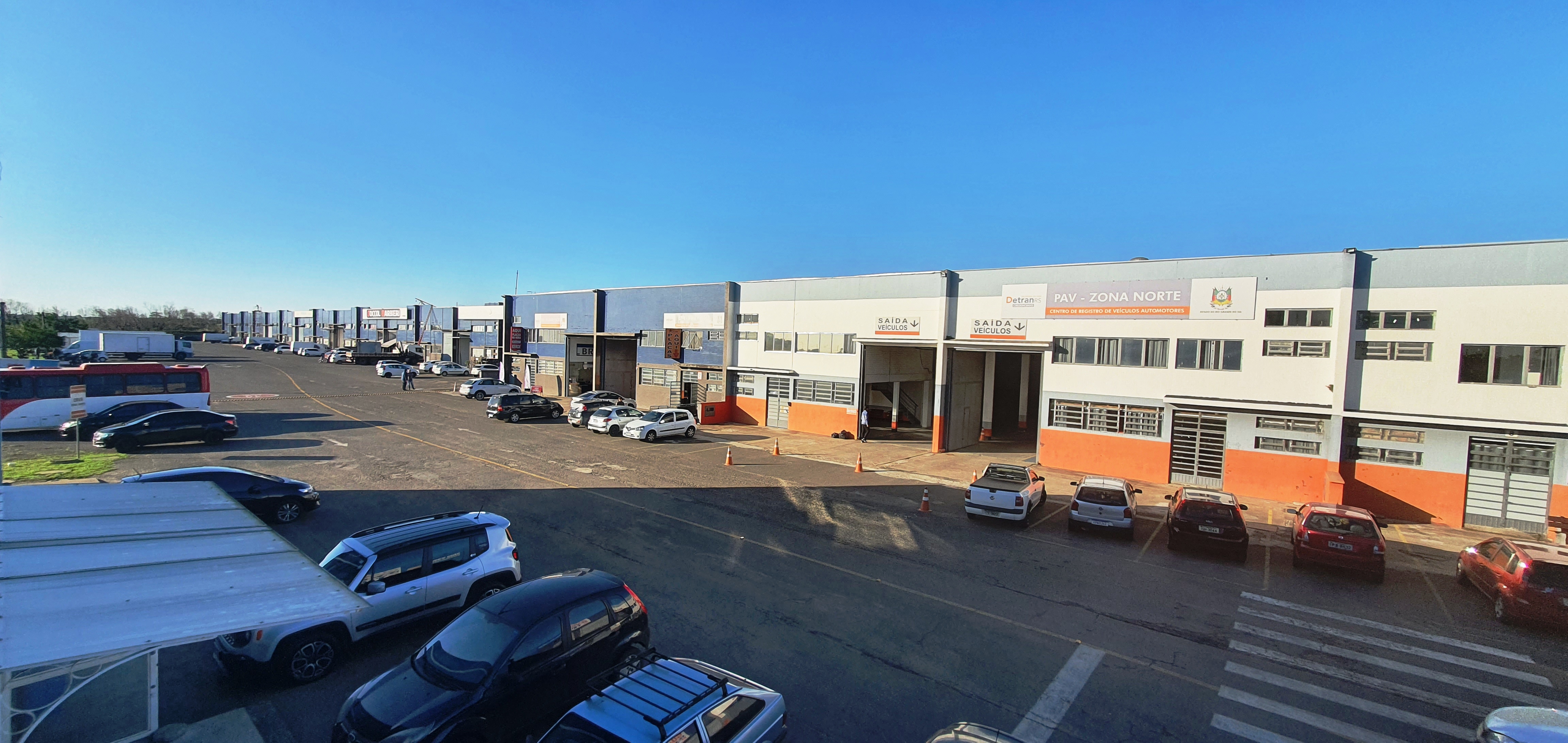 Locação - Condomínio fechado de Depósitos e Pavilhões Ponto a Ponto 